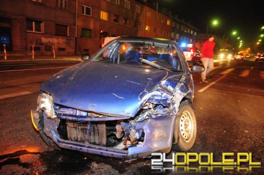 Kierowca karetki jadącej na sygnale doprowadził do zderzenia