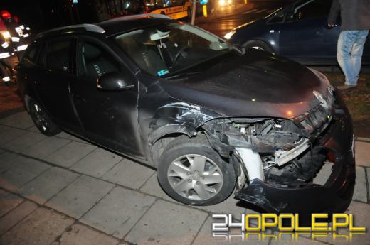 Wóz strażacki jechał do akcji, na skrzyżowaniu doszło do zderzenia