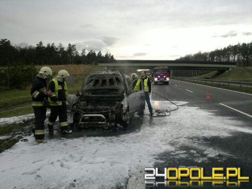 Terenowa toyota zapaliła się na autostradzie