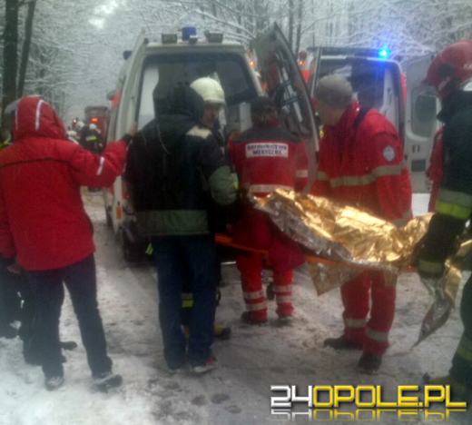 Trzy osoby trafiły do szpitala po wypadku koło Prószkowa