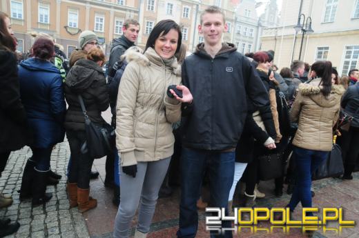 Prawie 400 par maturzystów zatańczyło poloneza na opolskim rynku