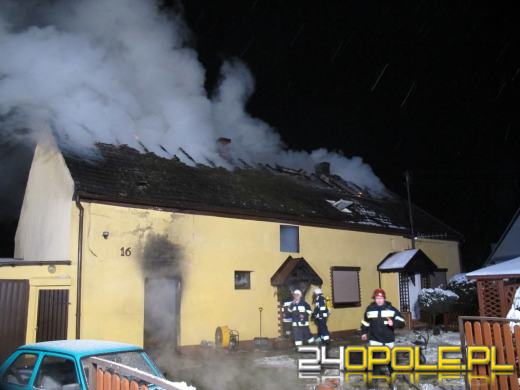 10 zastępów strażaków gasiło pożar domu jednorodzinnego