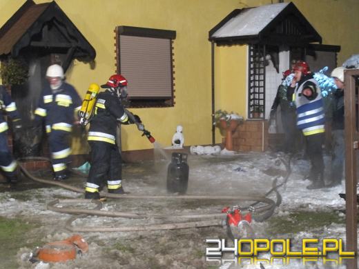 10 zastępów strażaków gasiło pożar domu jednorodzinnego