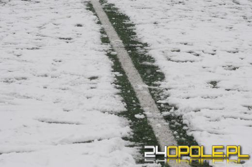 Skandal w Centrum Sportu. Nie było komu odśnieżyć boiska!