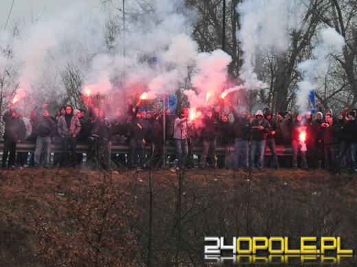 Mecz Chemika z Odrą bez incydentów. Porządku pilnowało kilkuset policjantów.