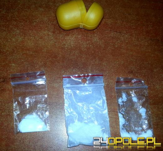 19-latek ukrył narkotyki w jajku-niespodziance