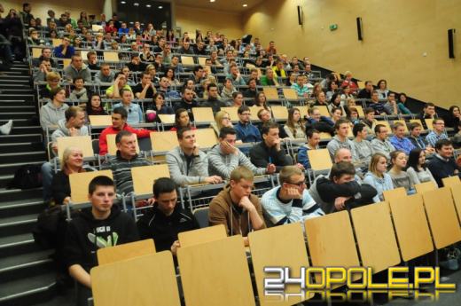 Przemysław Babiarz na Politechnice Opolskiej o sportowych rekordach