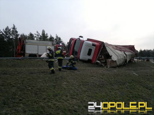 W ciężarówce jadącej autostradą odpadło koło