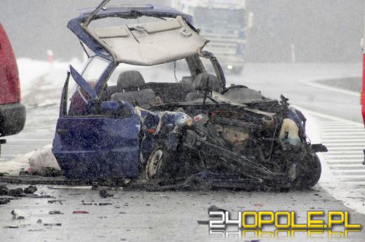 Czołowe zderzenie na obwodnicy Lubrzy. 