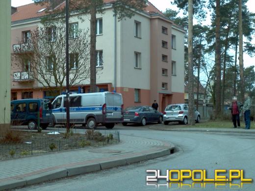 Napad na bank w Kędzierzynie-Koźlu. Intwerweniujący przechodzień ugodzony nożem.