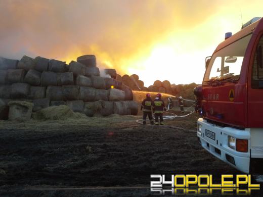 Ogromny pożar sterty słomy w Opolu