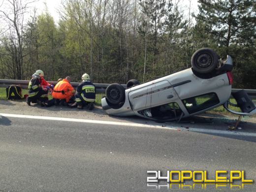 Dwa wypadki na drodze krajowej nr 46. Zginął pieszy