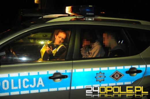 Pijani nastolatkowie szarżowali samochodem, uszkodzili dwa auta