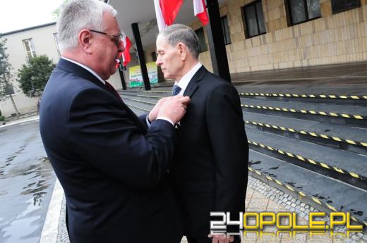 Obchody Święta Flagi pod Urzędem Wojewódzkim