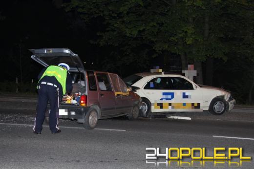 Kierowca tico uderzył w taksówkę i uciekł z miejsca zdarzenia