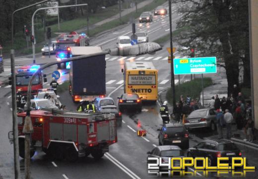 Dwa groźne wypadki na ulicy Niemodlińskiej w Opolu. 5 osób rannych.