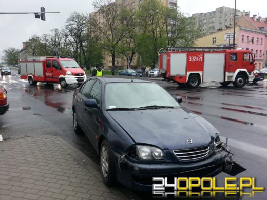 Skoszony sygnalizator i druga kolizja na jednym skrzyżowaniu