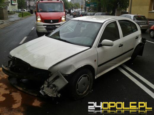 Zderzenie na Placu Kazimierza. Barierka uratowała życie przechodniom.