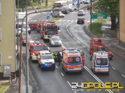Zderzenie na Placu Kazimierza. Barierka uratowała życie przechodniom.