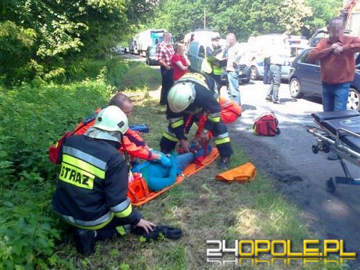 Wypadek z udziałem nieoznakowanego radiowozu. Policjanci są ranni.