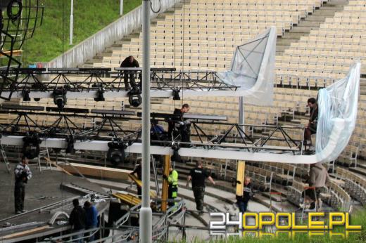 Powstaje scenografia na jubileuszowy festiwal. TVP trzyma szczegóły w tajemnicy.
