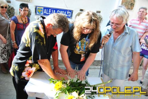 Skaldowie zaśpiewali i odcisnęli dłonie w Alei Gwiazd