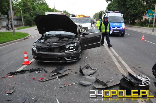 Kierowca volkswagena najechał na tył forda