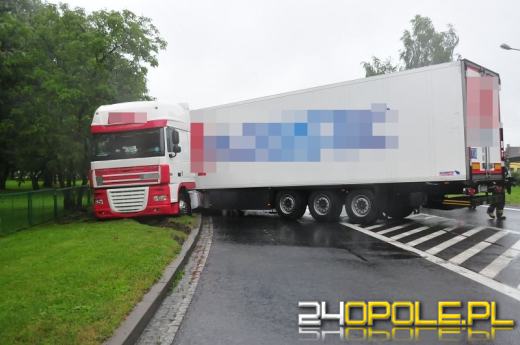 Tragiczny wypadek w Łosiowie. Ciężarówka zderzyła się z busem.