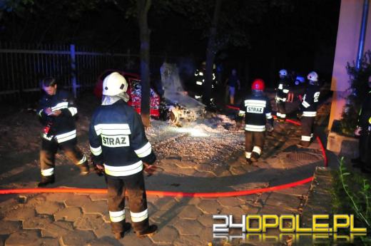 Pożar samochodu przy ulicy 1 Maja