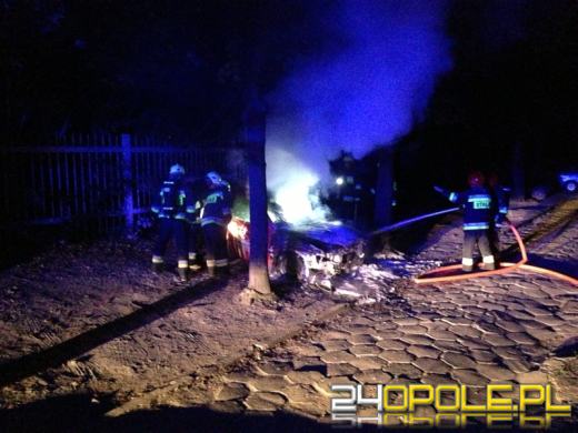 Pożar samochodu przy ulicy 1 Maja
