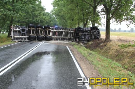 56-latek zakleszczony po wypadku ciężarówki