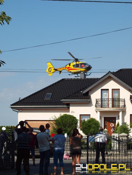 Samochód wypadł z drogi i uderzył w ogrodzenie