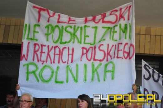 Rolnicy protestowali pod Urzędem Wojewódzkim