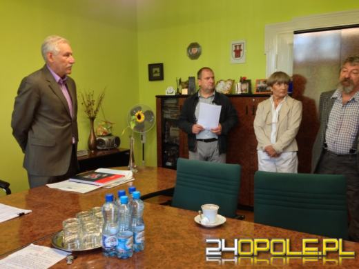 Mieszkańcy Grodkowa protestują przeciwko elektrowniom wiatrowym