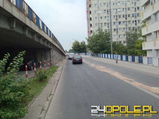 Kilkusetmetrowa plama oleju w Opolu