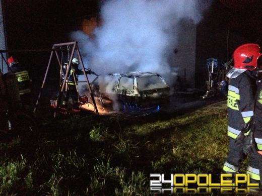 Volkswagen spłonął przy Alei Przyjaźni