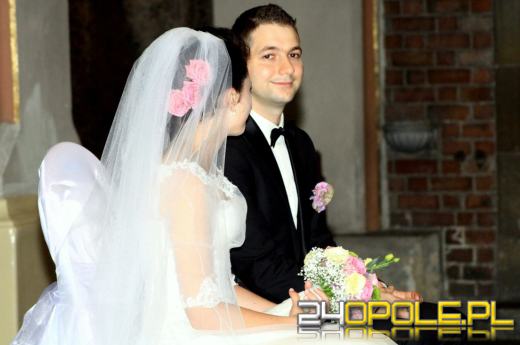 Poseł Patryk Jaki wziął ślub w opolskiej katedrze