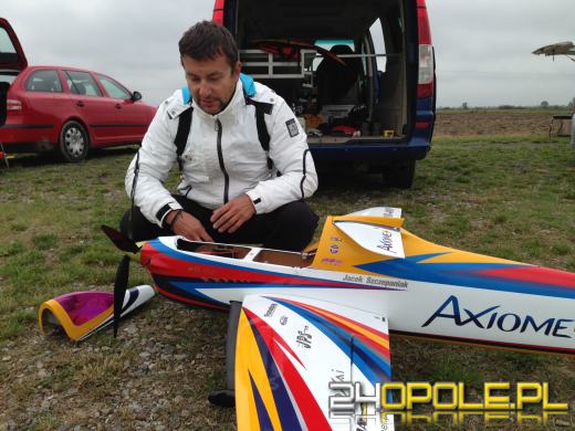 Najlepsi modelarze rywalizują na lotnisku pod Grodkowem