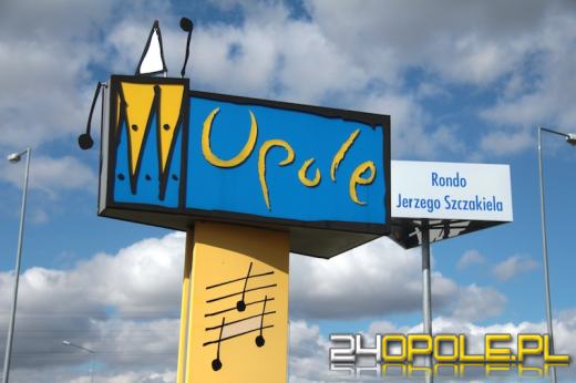 Jerzy Szczakiel ma w Opolu swoje rondo a na nim motocykl