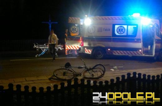 W Skarbiszowie rowerzysta wjechał pod autobus
