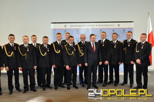 Opolscy mundurowi odznaczeni Krzyżami Zasługi za Dzielność