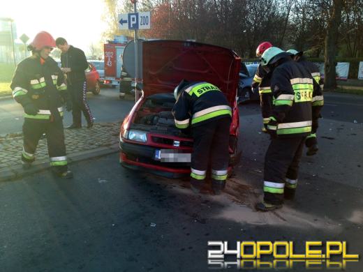 Renault i seat zderzyły się na ul. Prószkowskiej