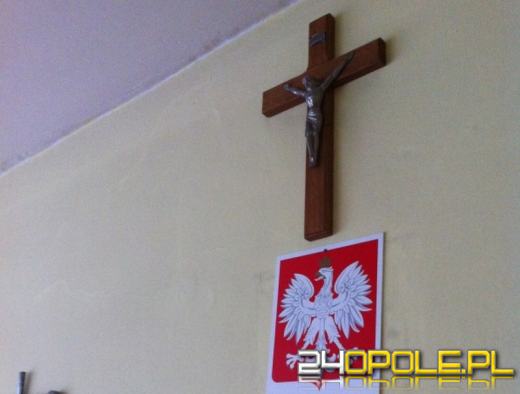 Nowe godła w PSP nr 26. Kuratorium odpowiada posłowi SLD.