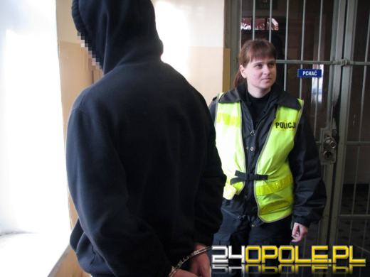 Pijany kierowca rozbił kradziony samochód