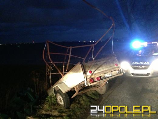 Przyczepka zerwała się podczas jazdy i uderzyła w samochód