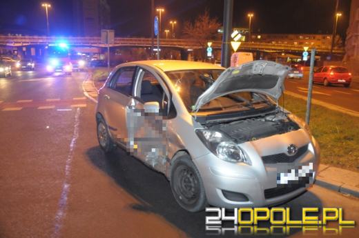 Wypadek na rondzie w Opolu, dwie osoby ranne