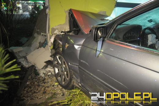 Kłótnia, bójka i potrącenie na stacji benzynowej