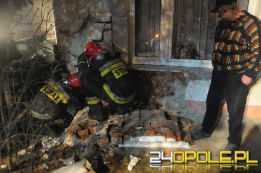 19-latek rozpędzonym golfem wjechał w dom