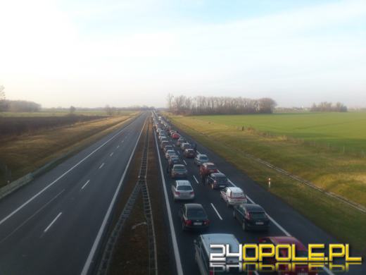 Zderzenie 4 samochodów na A4. Kierowcy utknęli w korku.