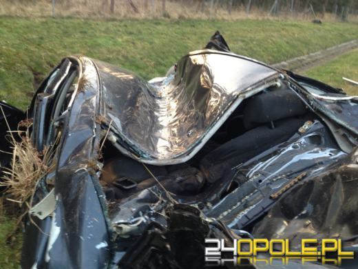 Groźne dachowanie na autostradzie A4